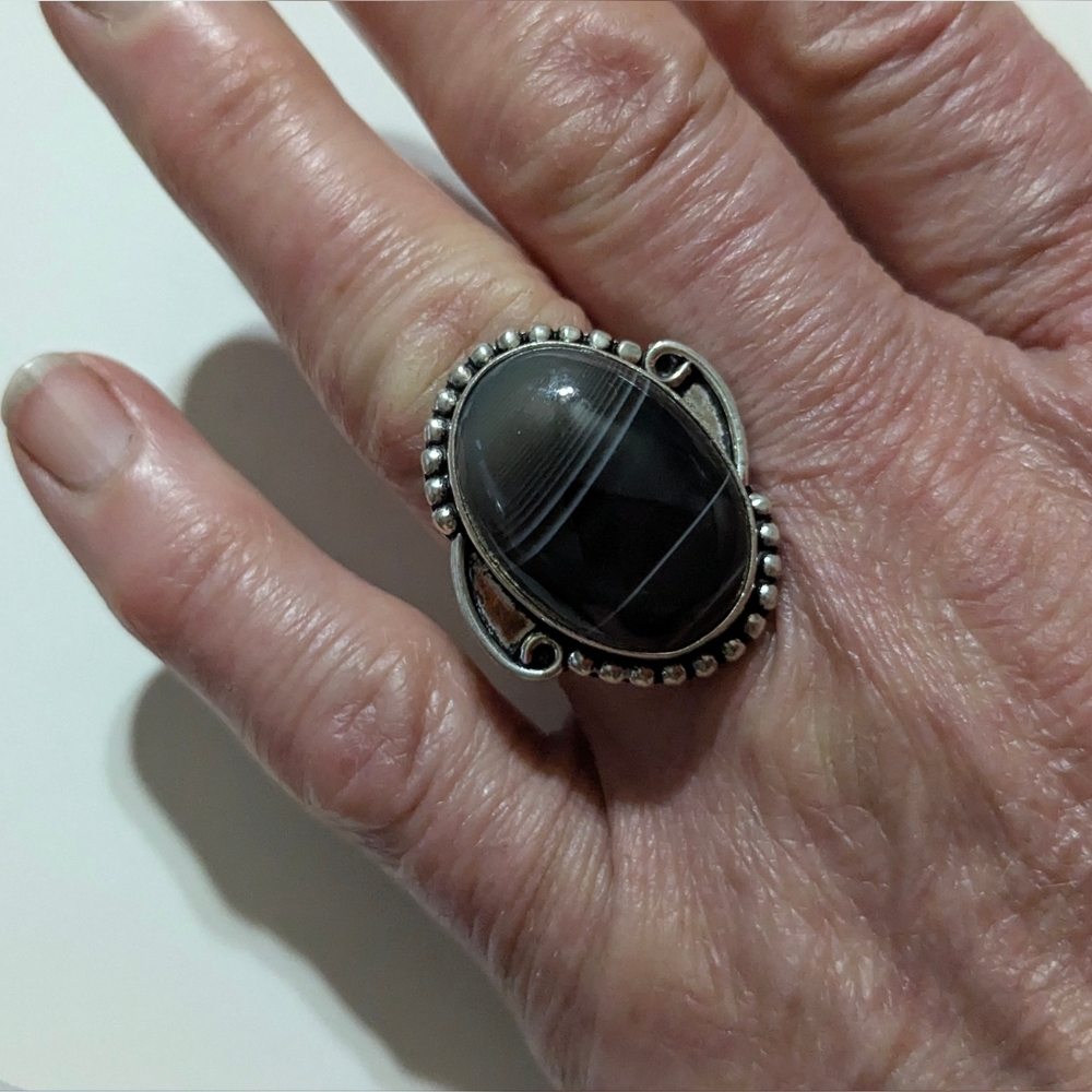 Handcrafted Banded Botswana Oval Ring (8) - Picture 11 of 15